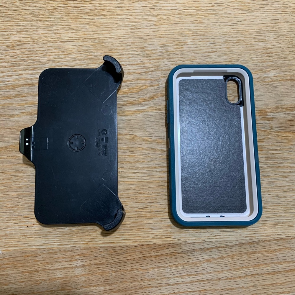 iPhone XR Otterbox Defender Case